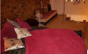 2 Story Studio Apartment Free Parking Included